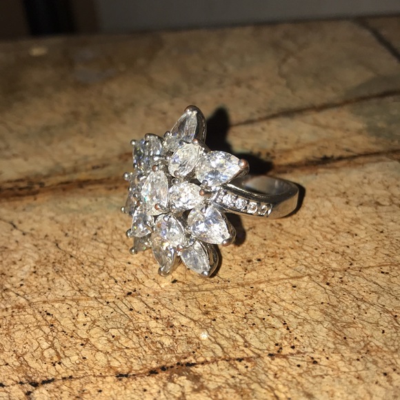 Copy Ad BLING 8 Sparkle Stones Unique Ring - Picture 2 of 12